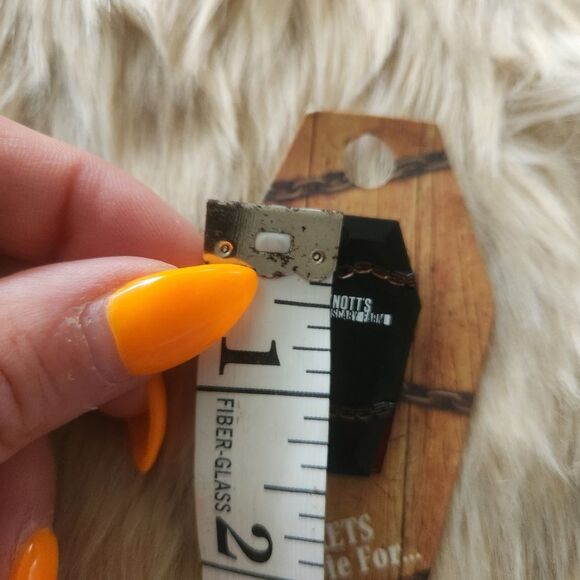 Knott's Scary Farm Coffin Enamel Pin Official Merchandise Brand New in Packaging - Picture 7 of 7